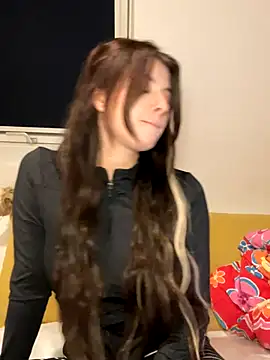 Mia-Minou online show from November 2025 05:40:01 PM