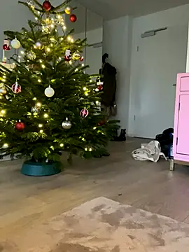 Mia-Minou online show from December 2025 02:05:02 PM