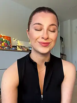 Mia-Minou online show from January 2026 10:52:02 AM