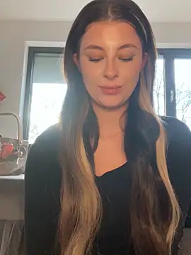 Mia-Minou online show from November 2025 02:32:01 PM