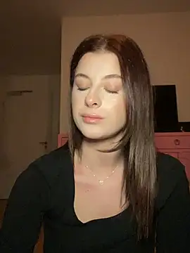 Mia-Minou online show from February 2026 05:15:02 PM