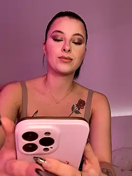 Snapshot of Mia-Minou chatting on October 2025 09:21:01 AM Mia-Minou online show from October 2025 09:21:01 AM
