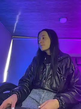 Isabella 21x online show from April 2026 01:05:02 PM