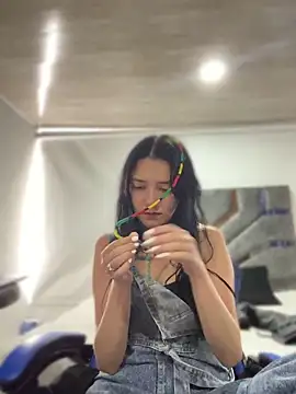 Isabella 21x online show from May 2026 12:55:02 PM