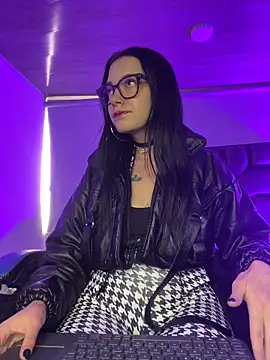 Isabella 21x online show from June 2026 12:44:01 PM
