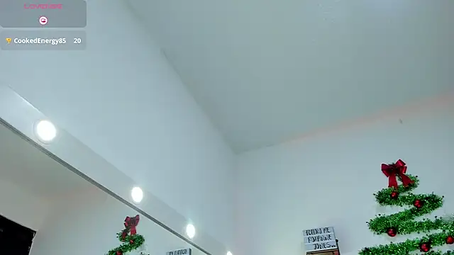 Snapshot of roxanne_jones1 chatting on December 2025 08:04:02 PM roxanne jones1 online show from December 2025 08:04:02 PM