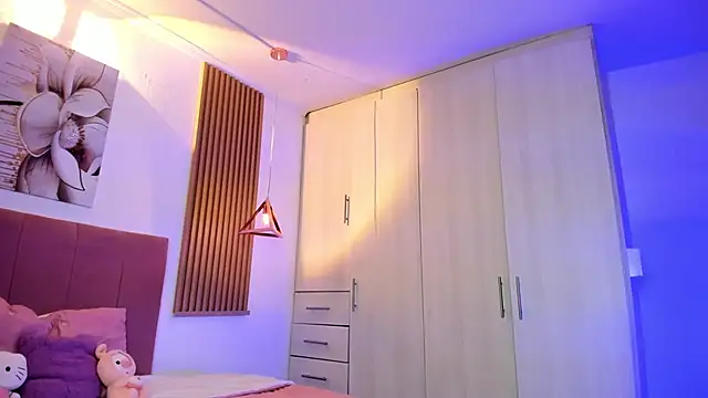 mia nevaeh online show from December 2025 08:24:02 PM