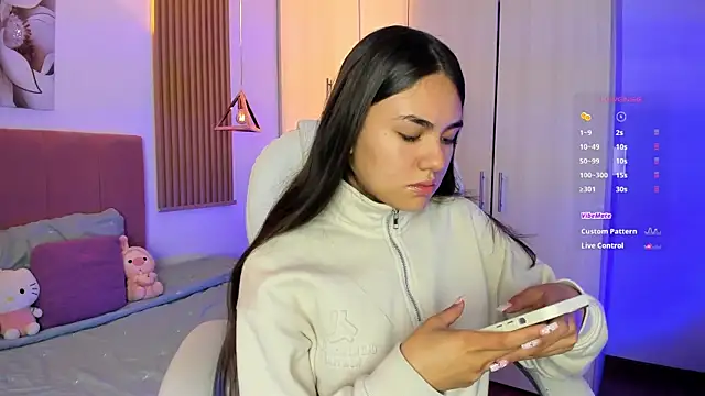 mia nevaeh online show from October 2025 09:47:01 PM