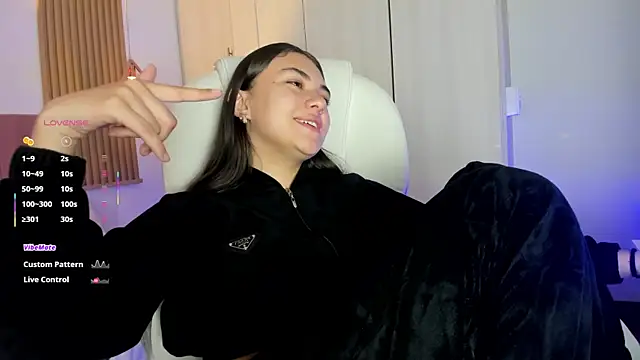 Snapshot of mia_nevaeh chatting on June 2026 08:19:01 PM mia nevaeh online show from June 2026 08:19:01 PM