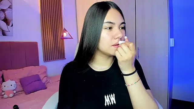 mia nevaeh online show from January 2026 05:05:01 PM