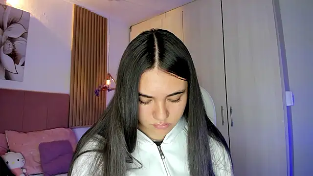 mia nevaeh online show from March 2026 08:31:02 PM