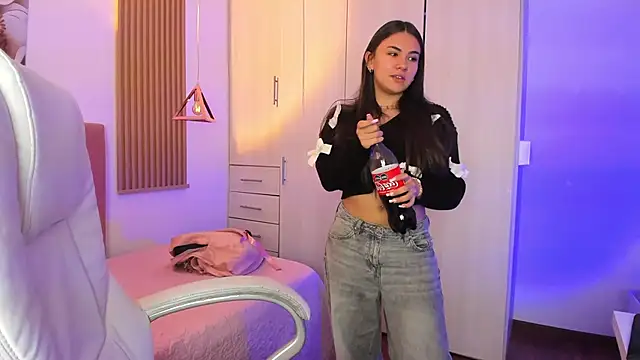 mia nevaeh online show from October 2025 09:36:02 PM