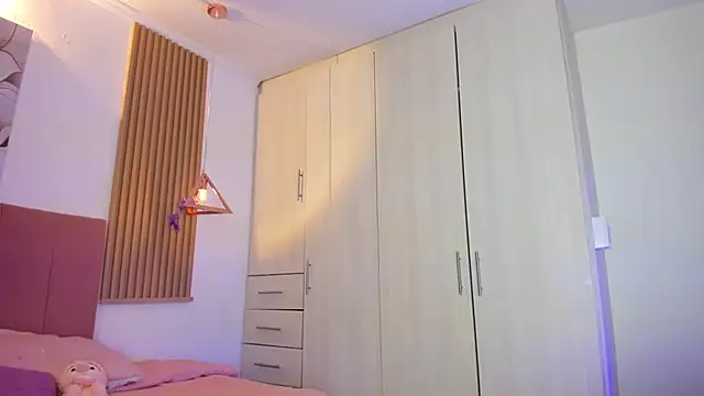 mia nevaeh online show from March 2026 03:36:02 PM