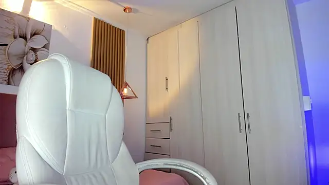 mia nevaeh online show from March 2026 10:44:01 PM