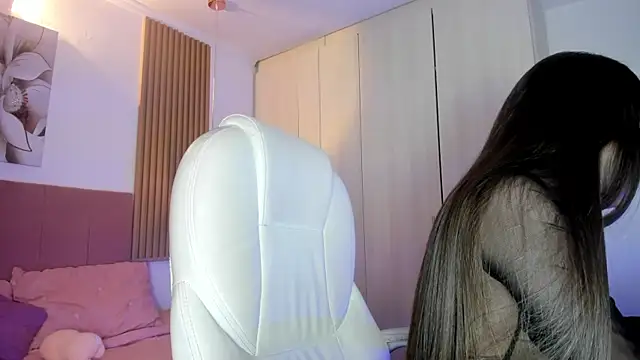 mia nevaeh online show from April 2026 07:39:02 PM