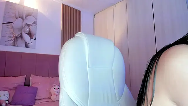 mia nevaeh online show from April 2026 08:16:02 PM