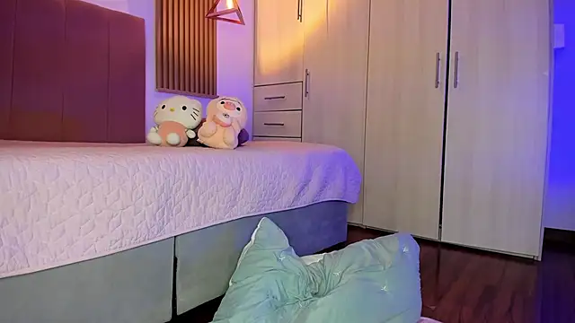 mia nevaeh online show from November 2025 08:42:02 PM