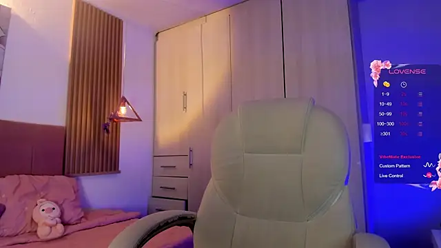 mia nevaeh online show from April 2026 08:12:02 PM