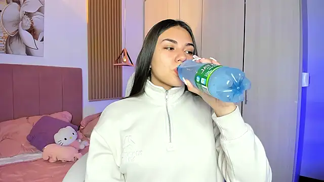 mia nevaeh online show from October 2025 08:18:01 PM