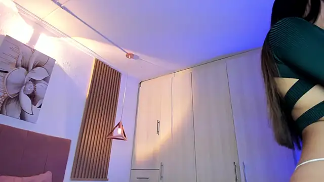 mia nevaeh online show from December 2025 10:12:02 PM