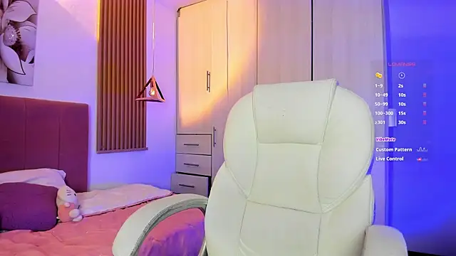 mia nevaeh online show from October 2025 08:42:01 PM