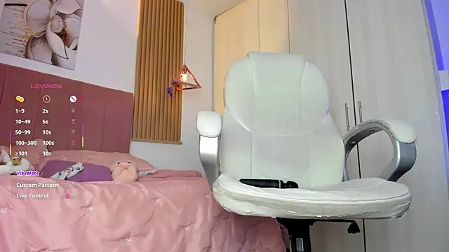 mia nevaeh online show from April 2026 03:41:01 AM