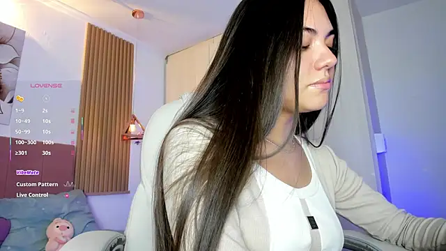 Snapshot of mia_nevaeh chatting on May 2026 09:32:01 PM mia nevaeh online show from May 2026 09:32:01 PM