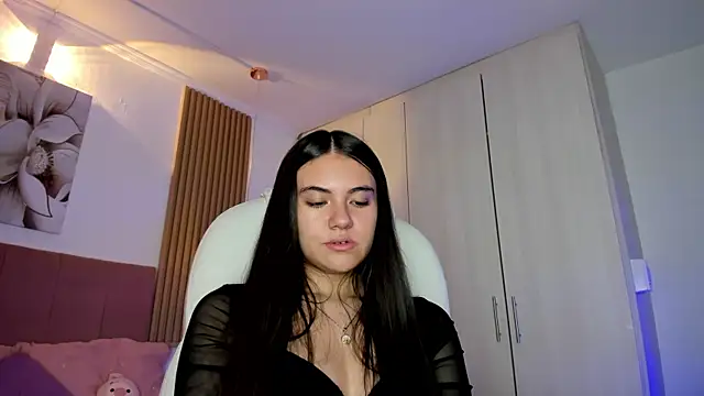 mia nevaeh online show from April 2026 08:13:01 PM