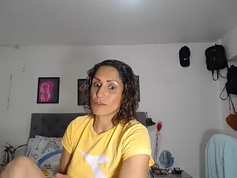 Snapshot of Corina_hot chatting on December 2025 10:22:02 PM Corina hot online show from December 2025 10:22:02 PM