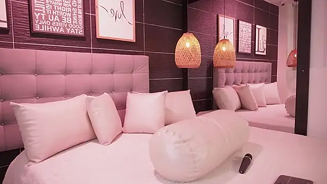 Snapshot of Bella_TS_ chatting on November 2025 09:48:01 PM Bella TS online show from November 2025 09:48:01 PM