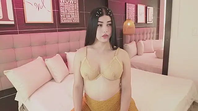 Snapshot of Bella_TS_ chatting on June 2026 08:17:01 PM Bella TS online show from June 2026 08:17:01 PM