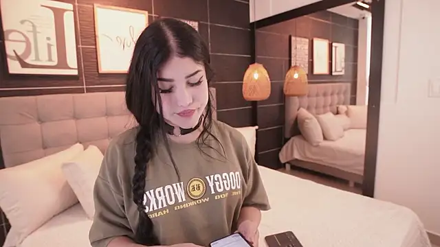 Snapshot of Bella_TS_ chatting on June 2026 09:31:02 PM Bella TS online show from June 2026 09:31:02 PM