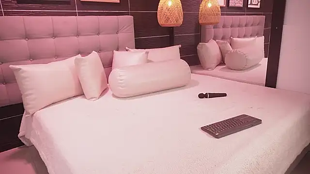 Snapshot of Bella_TS_ chatting on December 2025 10:58:02 PM Bella TS online show from December 2025 10:58:02 PM