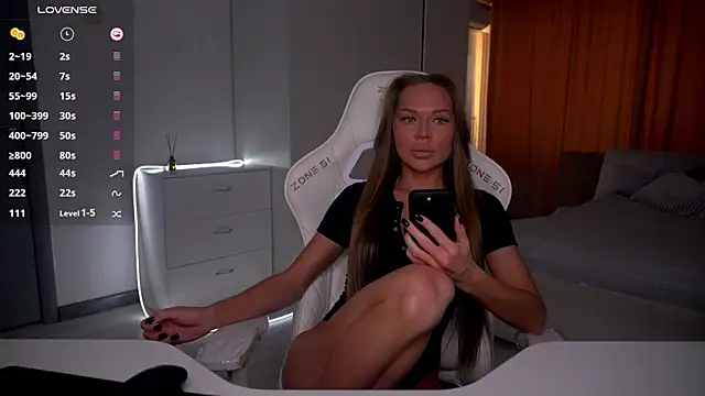 Evelinka online show from March 2026 01:56:01 PM