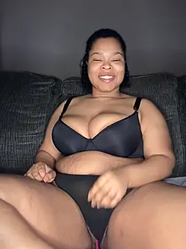 Snapshot of MissAriisback chatting on November 2025 12:37:01 PM MissAriisback online show from November 2025 12:37:01 PM