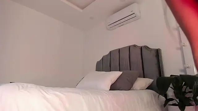 molly cams8 online show from March 2025 01:28:01 AM