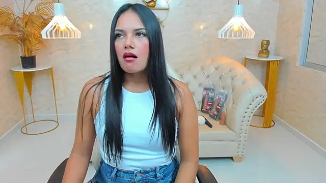 Snapshot of LYA_SWEETX chatting on September 2025 03:43:01 AM LYA SWEETX online show from September 2025 03:43:01 AM