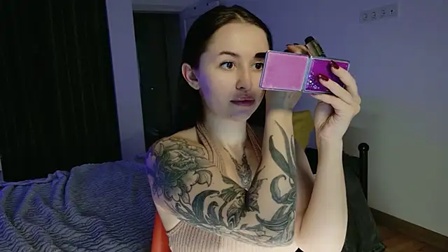 VioletCatt online show from December 2025 07:00:01 AM