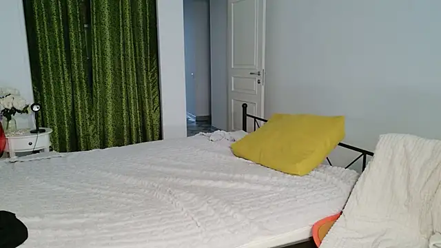 Snapshot of VioletCatt chatting on June 2026 05:51:02 AM VioletCatt online show from June 2026 05:51:02 AM