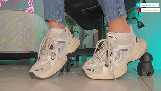 charlotte  grey online show from October 2025 08:20:01 PM