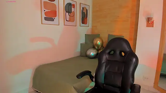 charlotte  grey online show from December 2025 01:39:02 PM