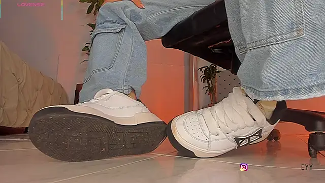 charlotte  grey online show from November 2025 08:13:02 PM