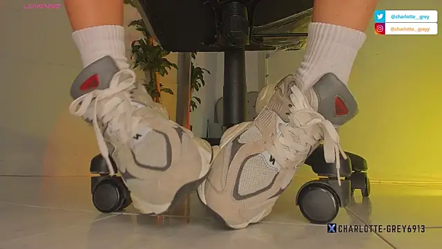 charlotte  grey online show from November 2025 06:02:01 PM