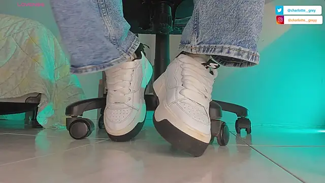 charlotte  grey online show from October 2025 08:30:01 PM