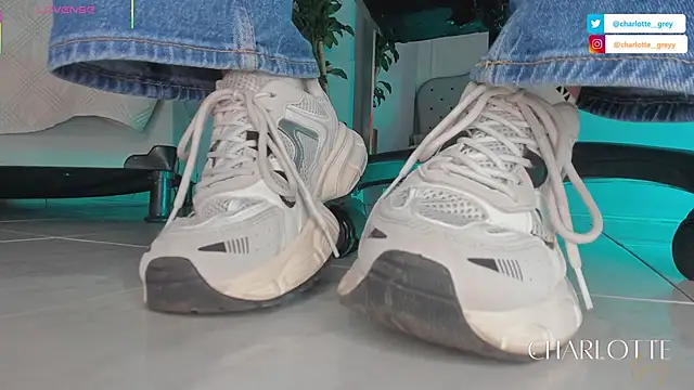 charlotte  grey online show from November 2025 07:52:02 PM