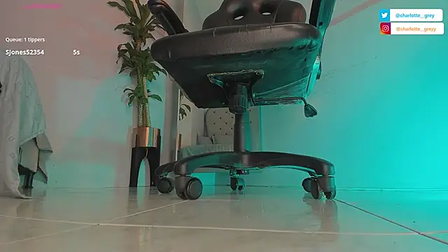 charlotte  grey online show from November 2025 07:50:01 PM