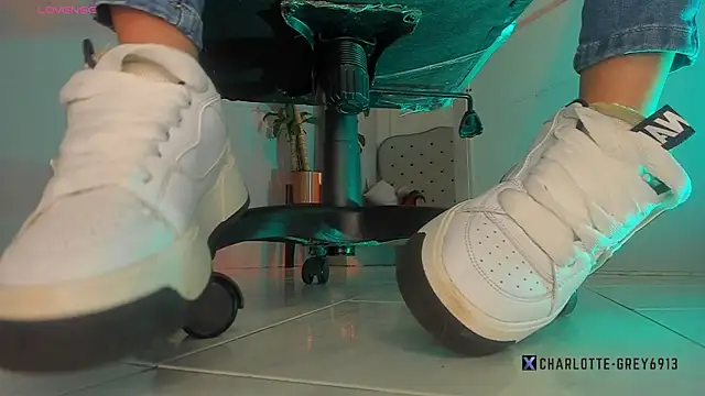 charlotte  grey online show from November 2025 08:31:02 PM