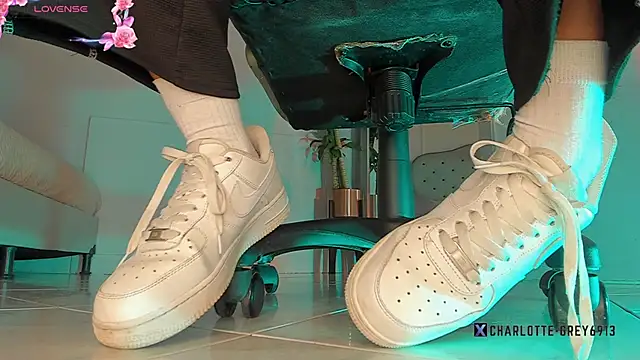 charlotte  grey online show from November 2025 08:20:02 PM