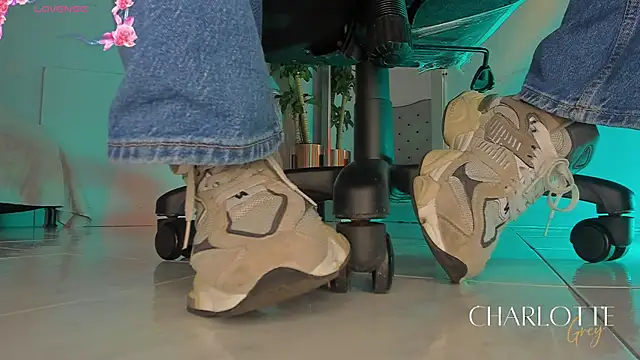 charlotte  grey online show from December 2025 07:46:02 PM