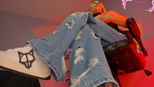 charlotte  grey online show from April 2026 06:47:01 PM